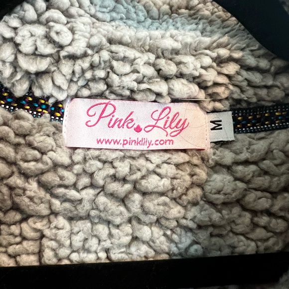 Snowy Daydreams Sherpa Quarter Zip Pullover in Light Grey - Picture 4 of 4